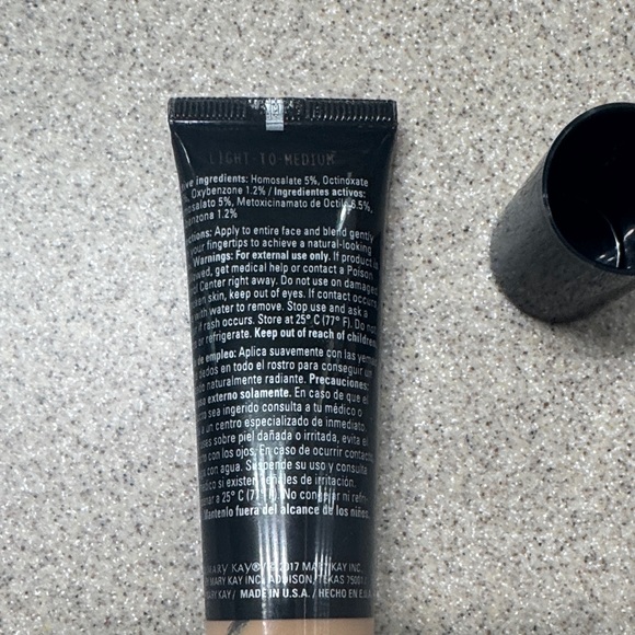 Mary Kay CC Cream - Light to Medium Beige - Picture 4 of 4